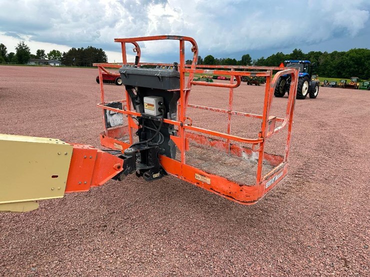 2008-jlg-600s-image-30