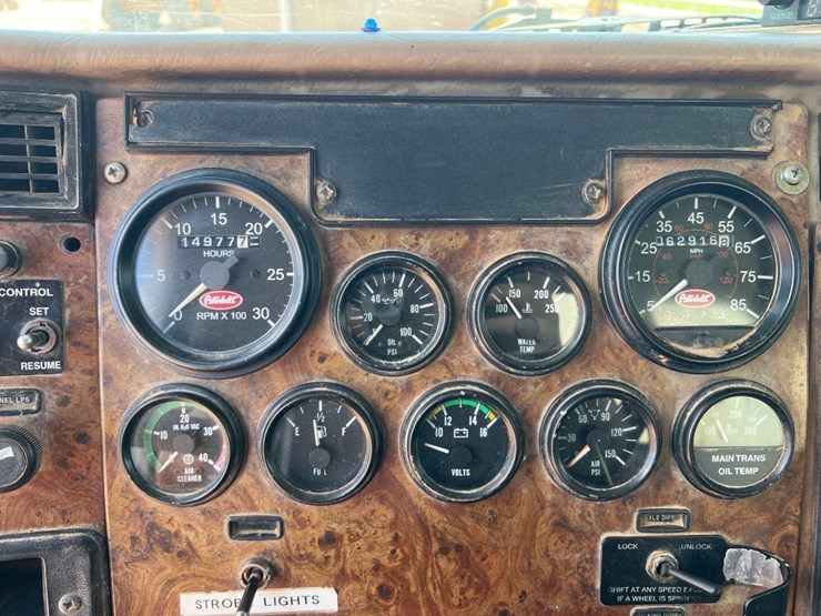 2003-peterbilt-330-image-29