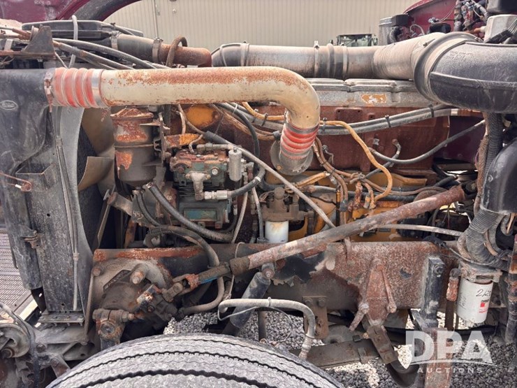 2000-peterbilt-379-image-66