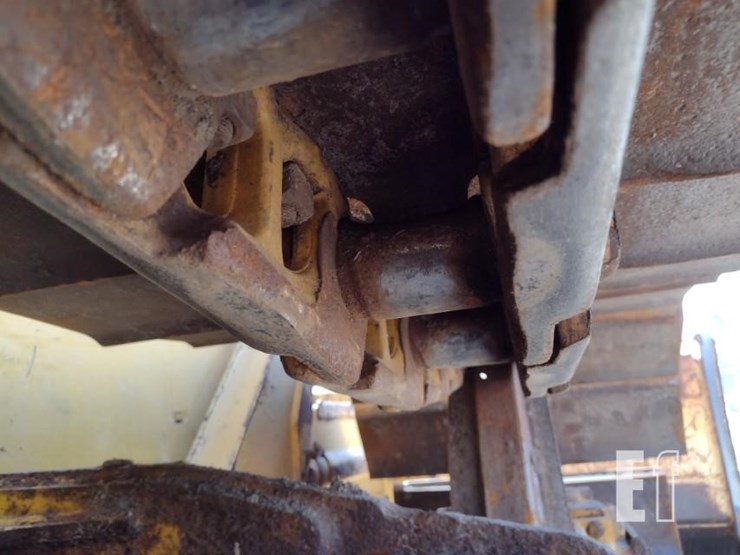 2004-deere-650h-image-33