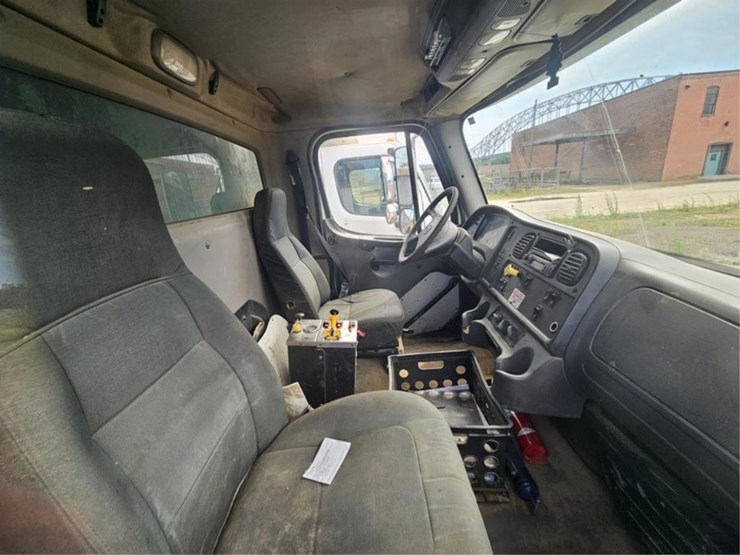 #2526-•-2007-freightliner-m2-tandem-axle-dump-truck-image-38