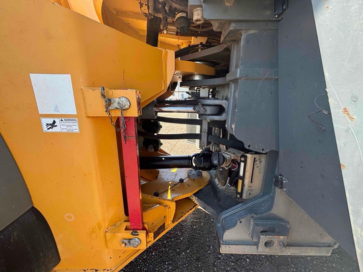 2017-liebherr-l586-image-13