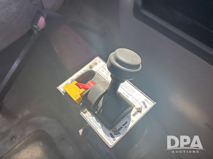 2006-mack-chn613-image-75