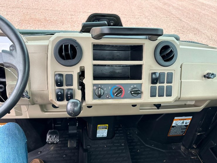 2022-john-deere-gator-image-37
