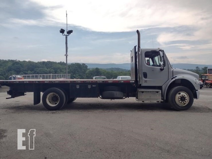2015-freightliner-business-class-m2-106-image-3