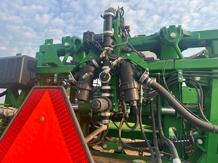 2018-john-deere-r4045-image-22