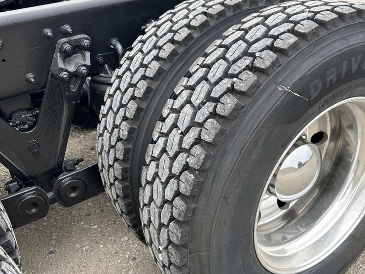 2018-kenworth-t680-image-8