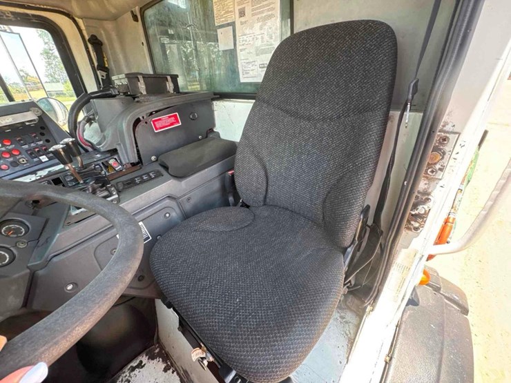 2010-mack-mru613-image-25