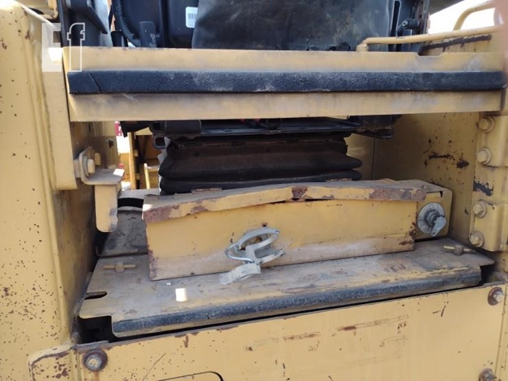 1999-caterpillar-d4c-xl-iii-image-39