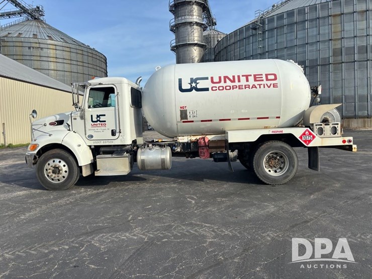 2013-peterbilt-337-image-4