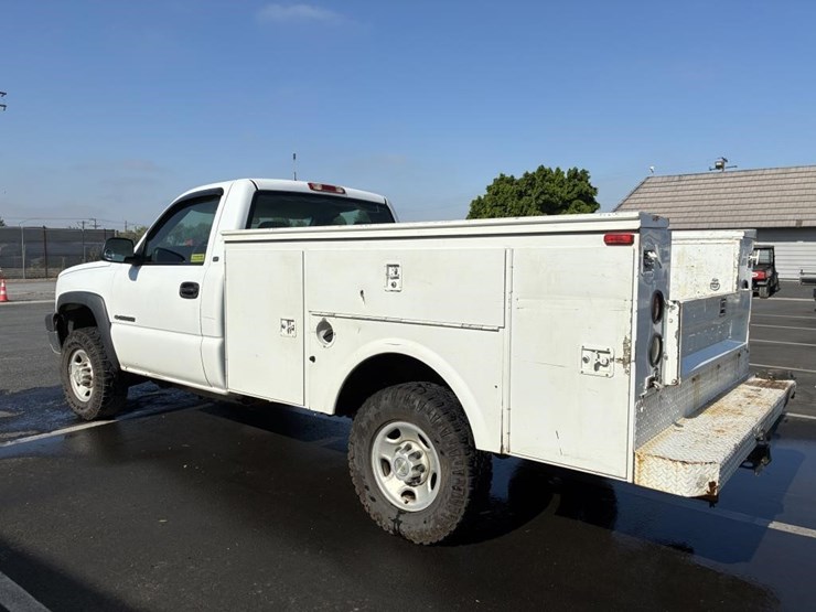 2005-chevrolet-silverado-2500-image-5