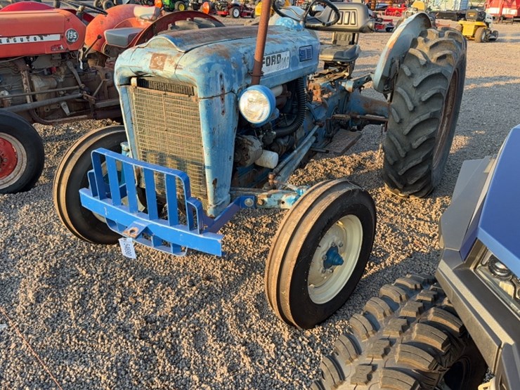ford-2000-image-3