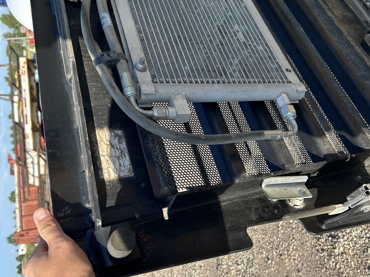 2019-caterpillar-262d3-image-16