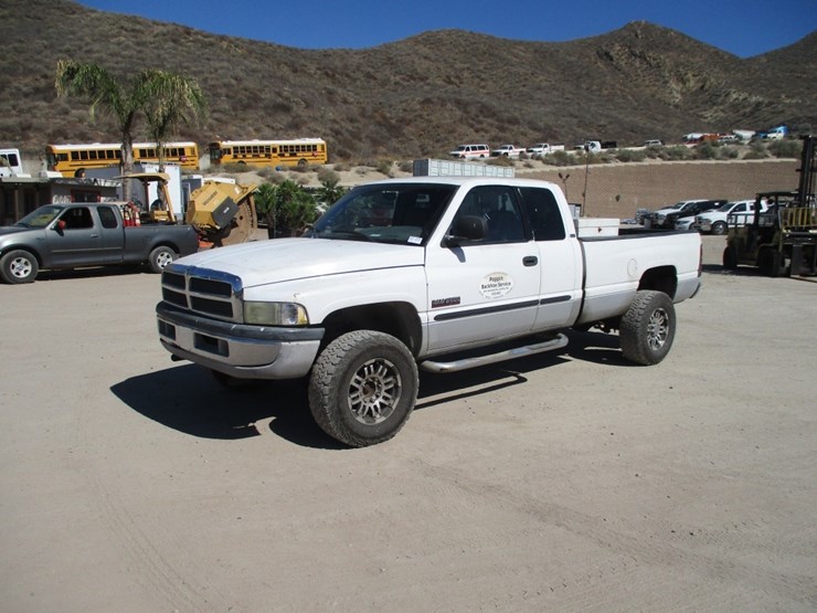 2002-dodge-ram-2500-image-1