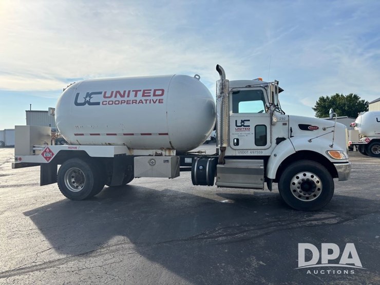 2013-peterbilt-337-image-15