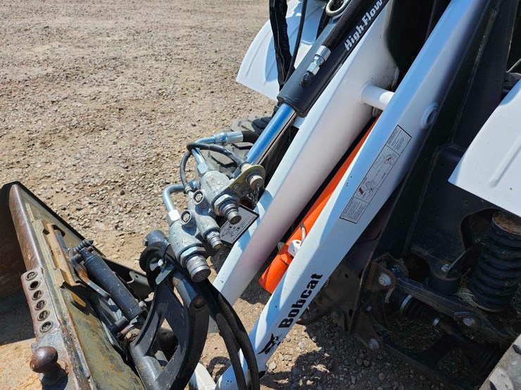 2016-bobcat-toolcat-5600-image-9