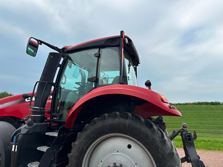 2017-case-ih-magnum-250-image-16