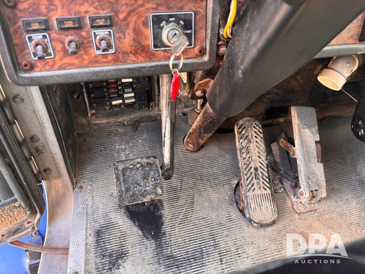 2000-kenworth-t800-image-77