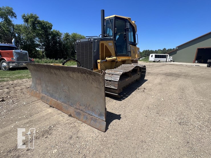 2013-deere-700j-lgp-image-1
