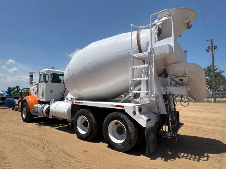 2015-peterbilt-class-8-cement-mixer-truck-image-8