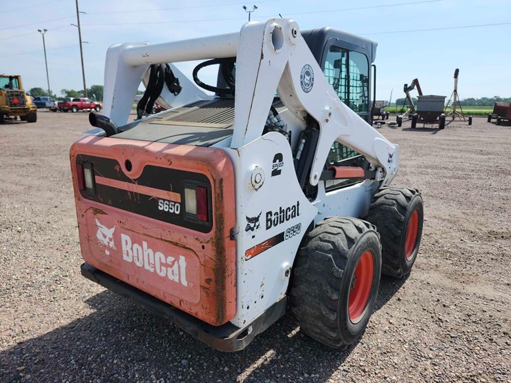 2016-bobcat-s650-image-3