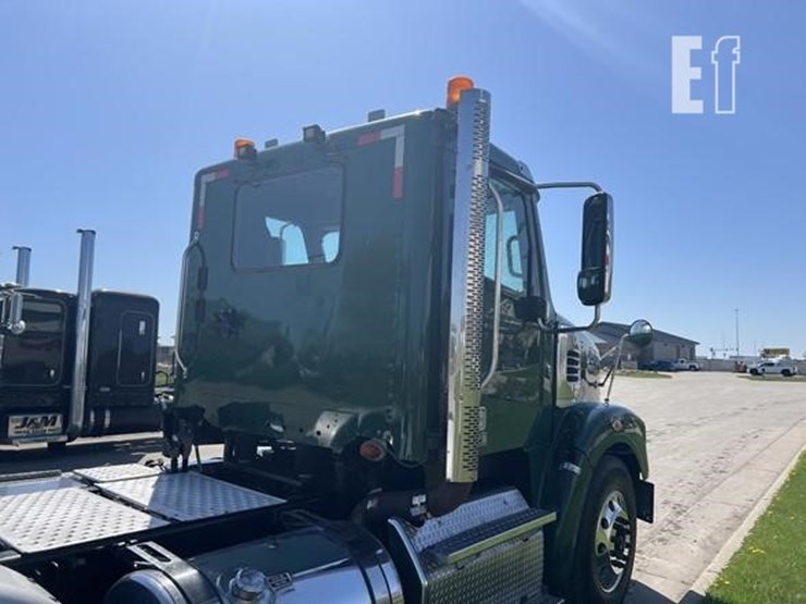 2015-freightliner-coronado-122-image-9