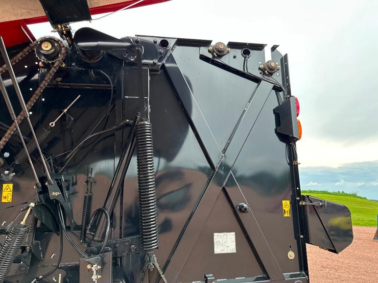 2019-case-ih-rb465-image-27