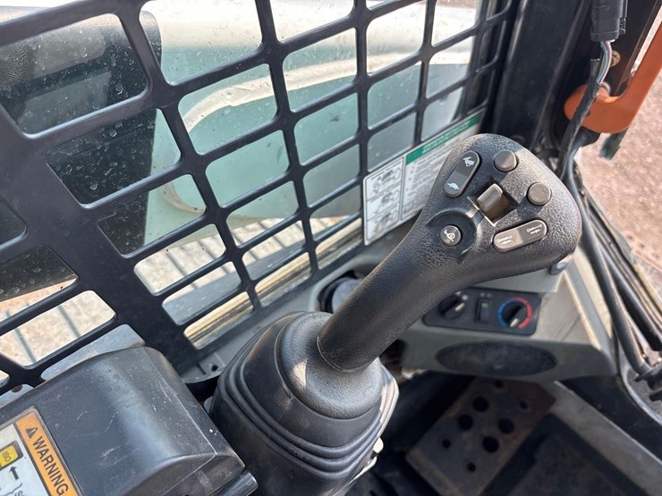 2016-bobcat-t750-image-19