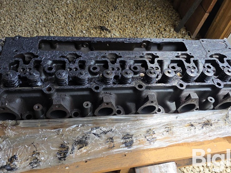 cummins-8.3-engine-head-image-6