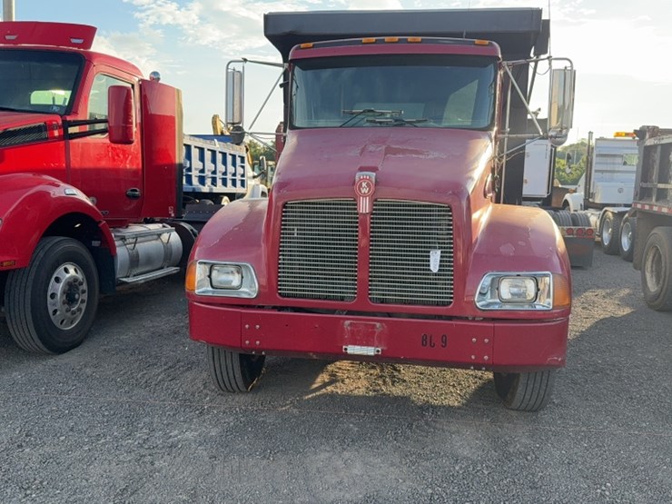 2000-kenworth-t300-image-2
