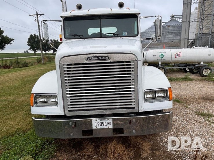 2000-freightliner-truck-(gp11021,-unit-398)-image-3