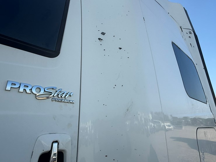 2010-international-prostar-image-33