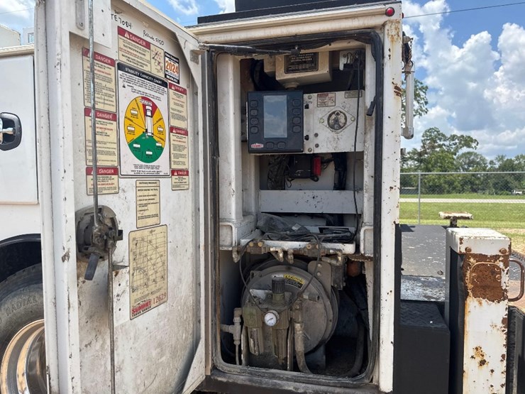 2014-freightliner-s/a-service-truck-image-17