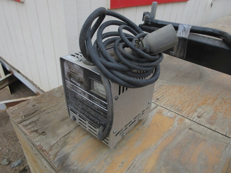 club-car-power-drive-3-electric-cart-charger-image-2