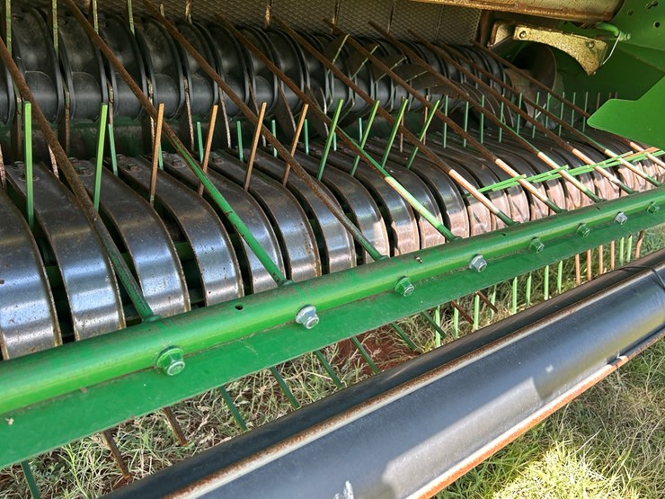 john-deere-560m-image-16
