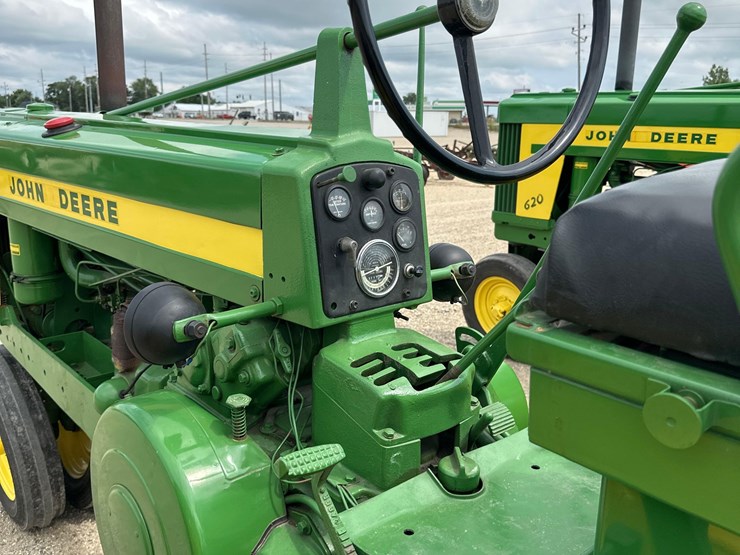 john-deere-520-image-9