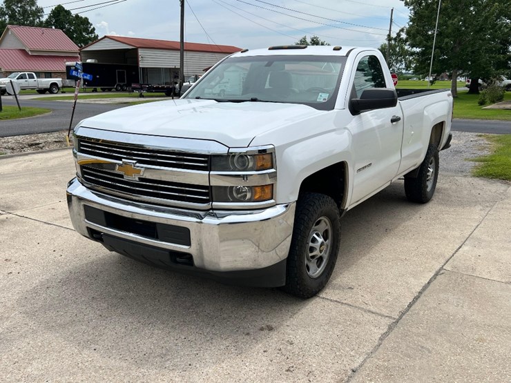 2015-chevrolet-silverado-2500hd-image-2