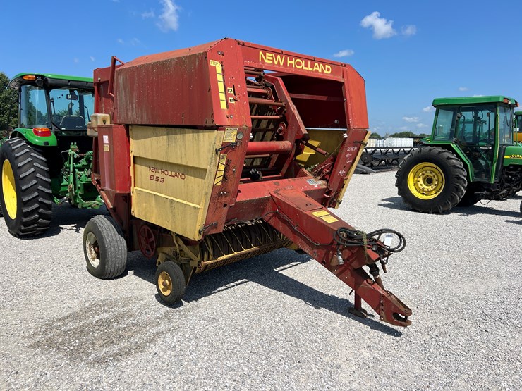 new-holland-853-image-1