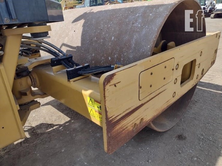 2015-caterpillar-cs56b-image-23