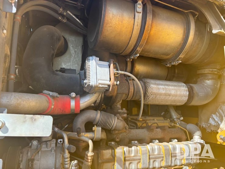 2015-deere-624k-image-27