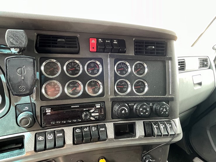 2018-kenworth-t680-image-43