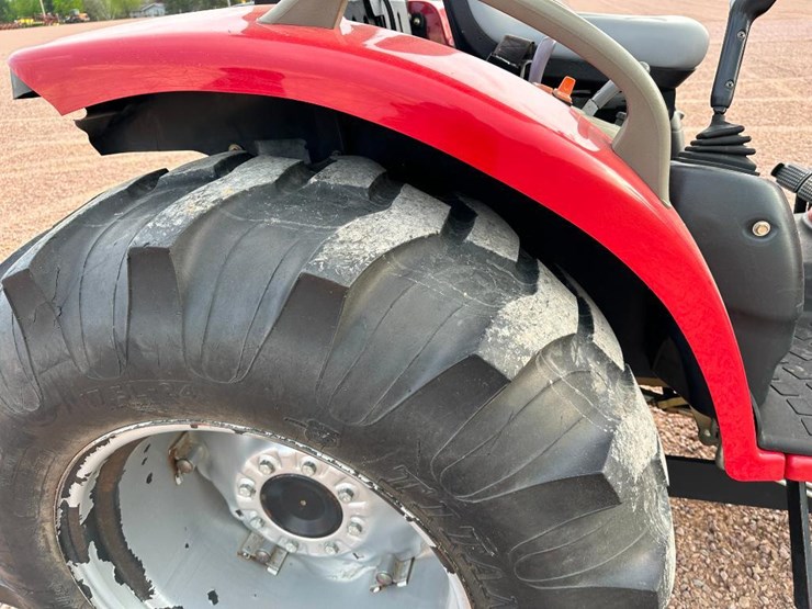 2011-case-ih-farmall-40-image-8