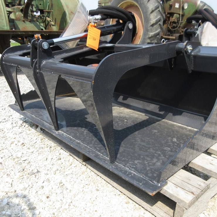 Wolverine Mini Skid Steer Grapple Bucket