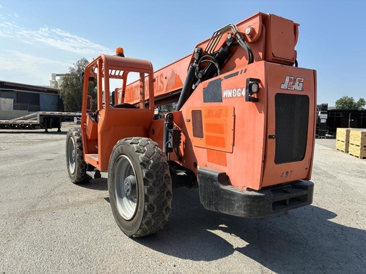2015-jlg-8042-image-4