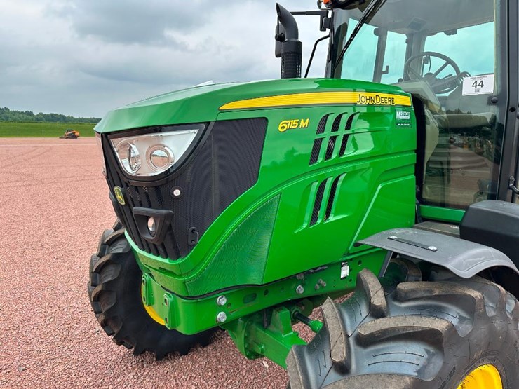 2014-john-deere-6115m-image-33