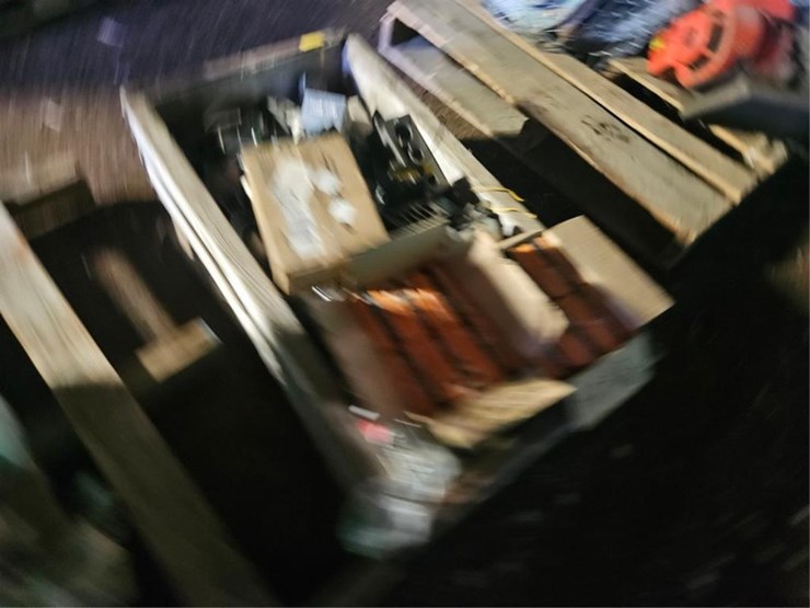 #2591-•-pallet-valves,-batteries,-misc-image-4