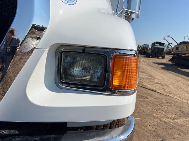 2015-ford-f750-xl-image-9