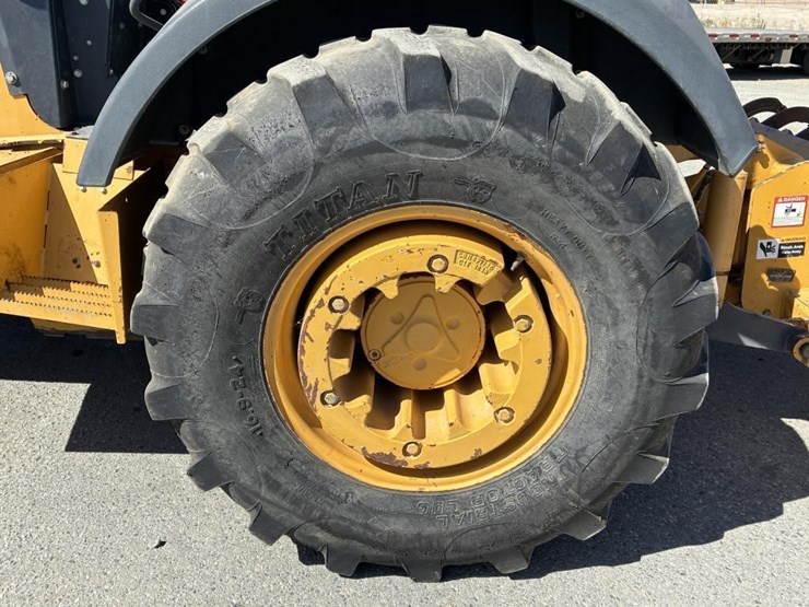2015-deere-210k-ep-image-15