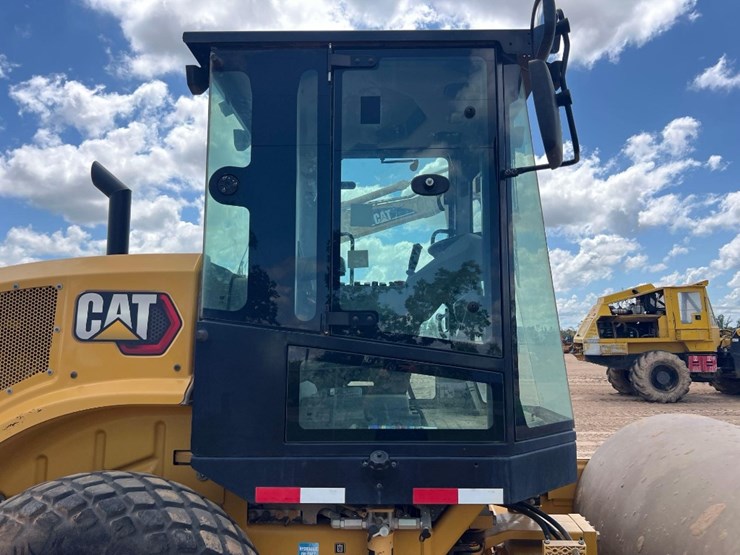 2022-caterpillar-cs44b-image-21
