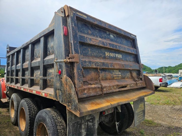 #2526-•-2007-freightliner-m2-tandem-axle-dump-truck-image-10